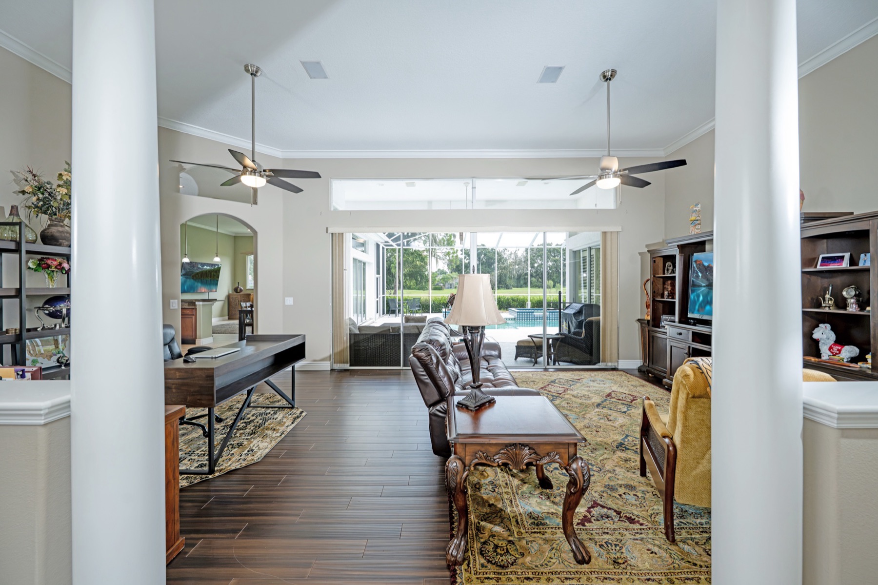 Living space at 5429 Burnt Hickory Dr